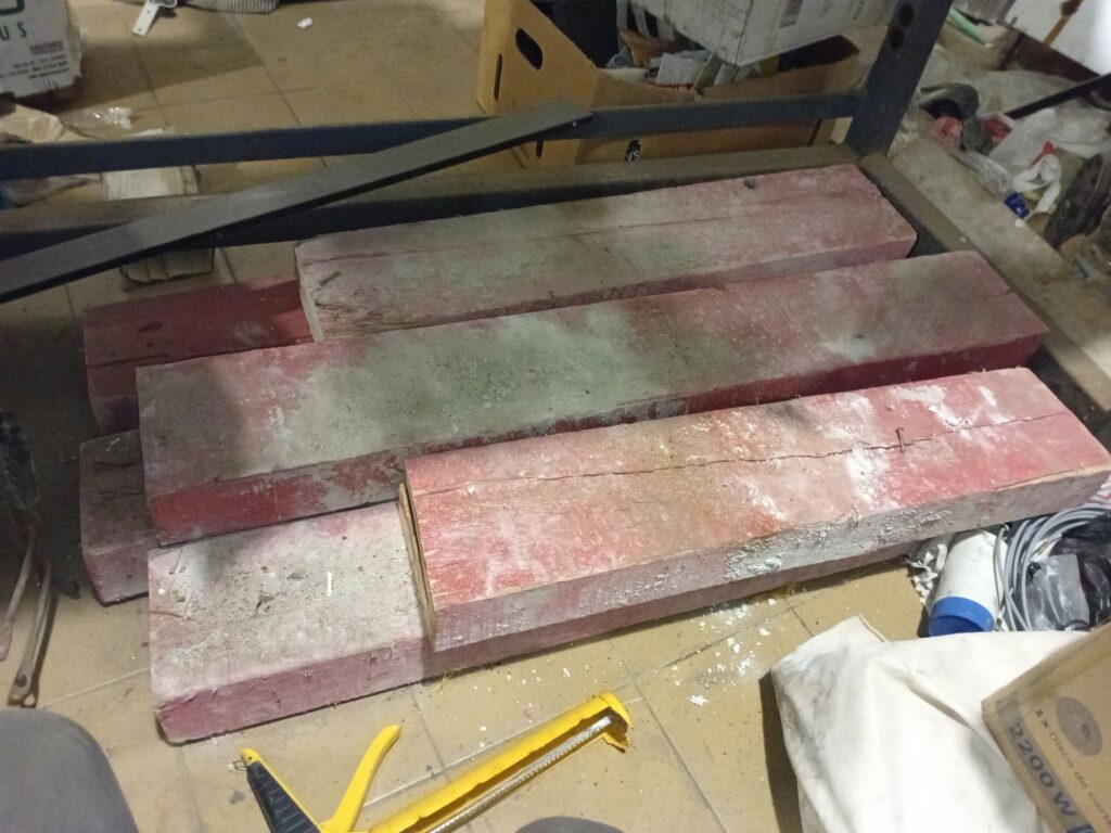 Tabiques / Tirantes de eucalipto