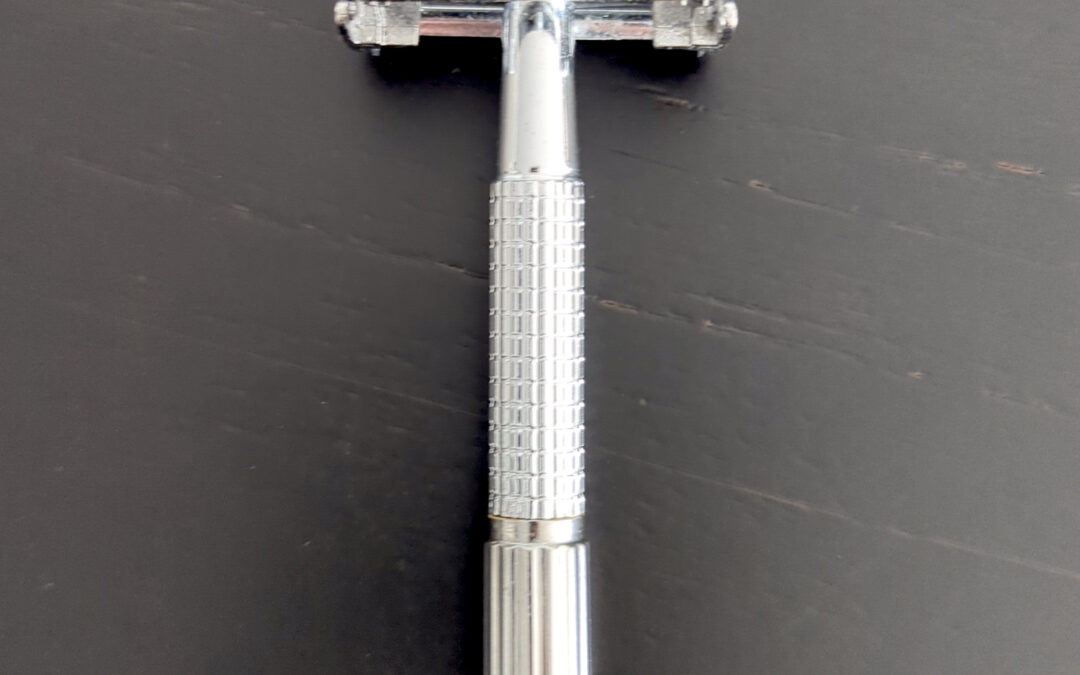 Máquina de afeitar metálica