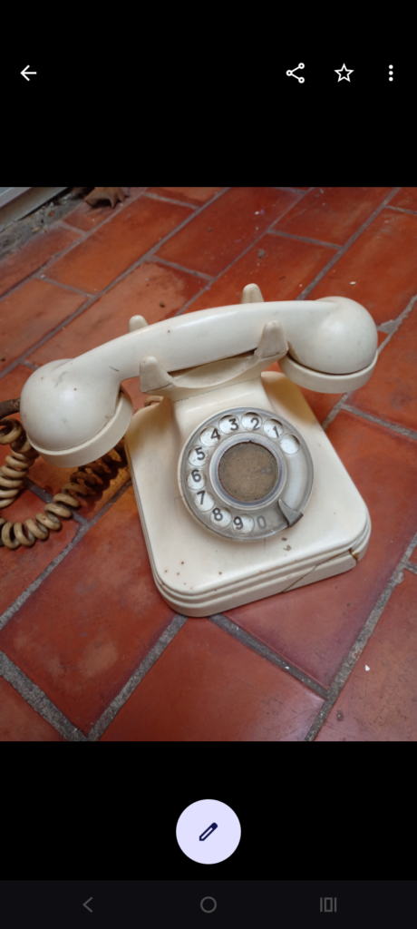 Teléfono antiguo