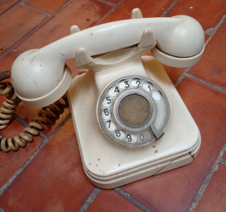 Teléfono antiguo