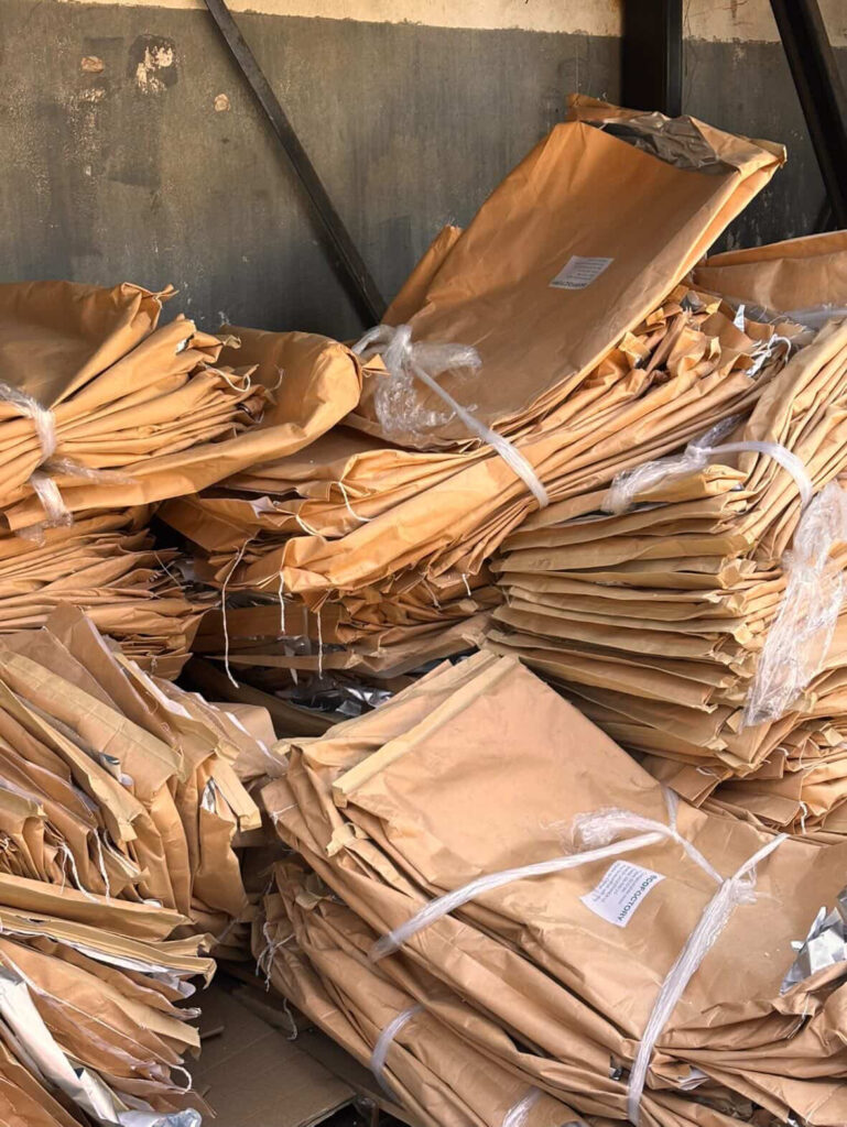 Bolsas de plastico y papel