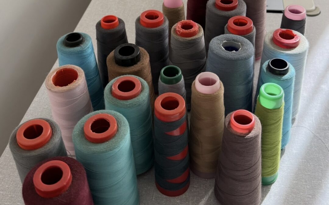 Conos de hilo para costura