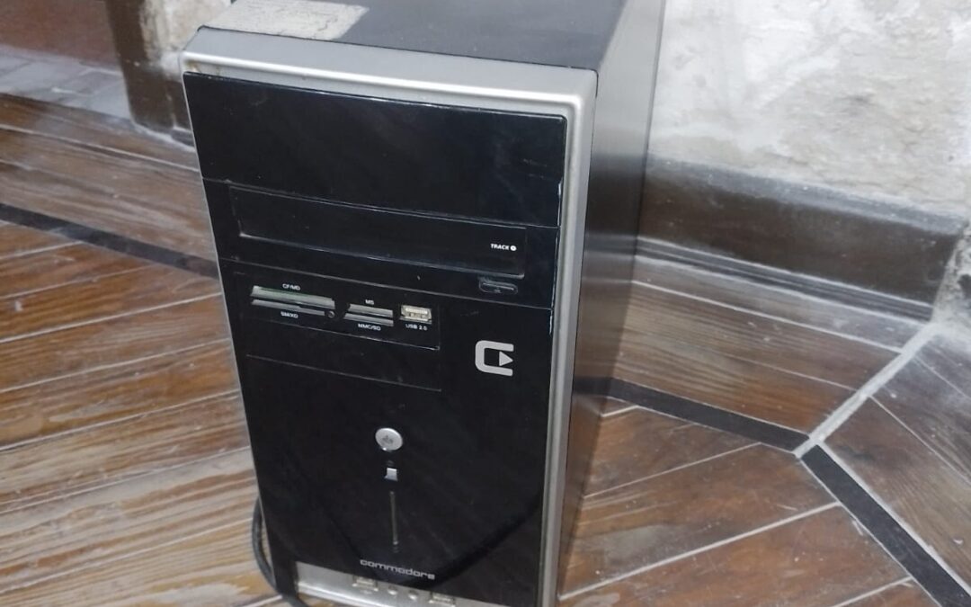 Gabinete de PC con fuente