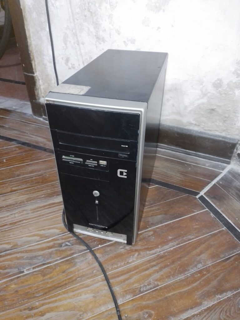 Gabinete de PC con fuente