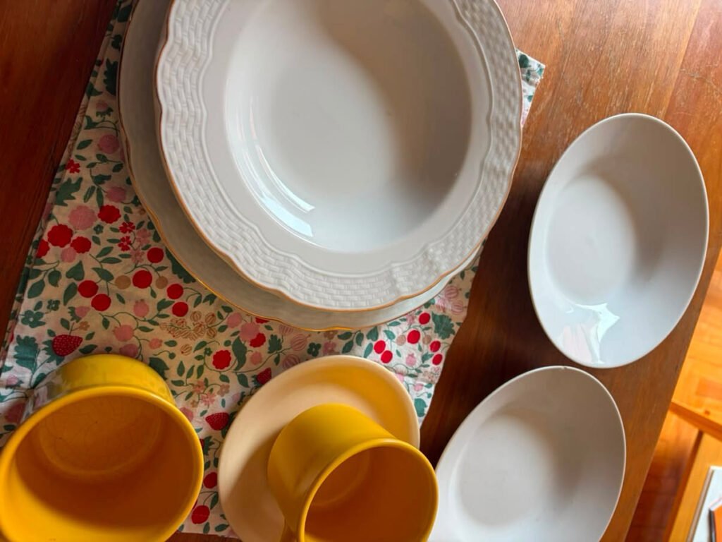 Platos, tazas e individuales