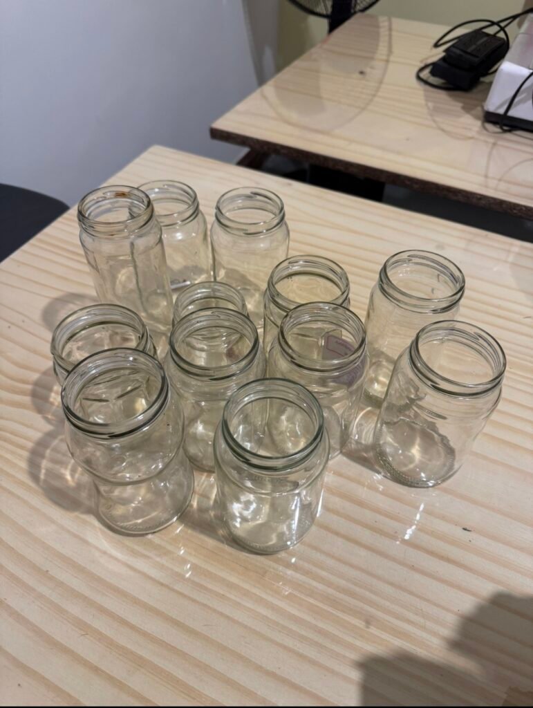 Frascos de plástico y de vidrio