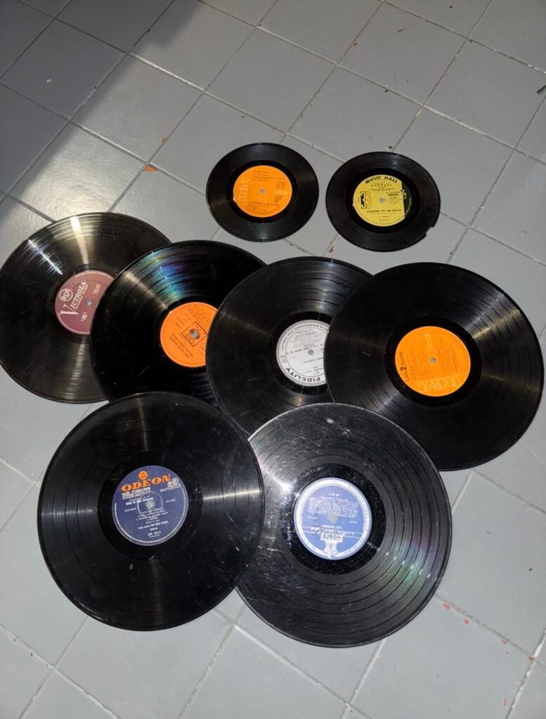 Vinilos antiguos (para decoración o uso artístico)