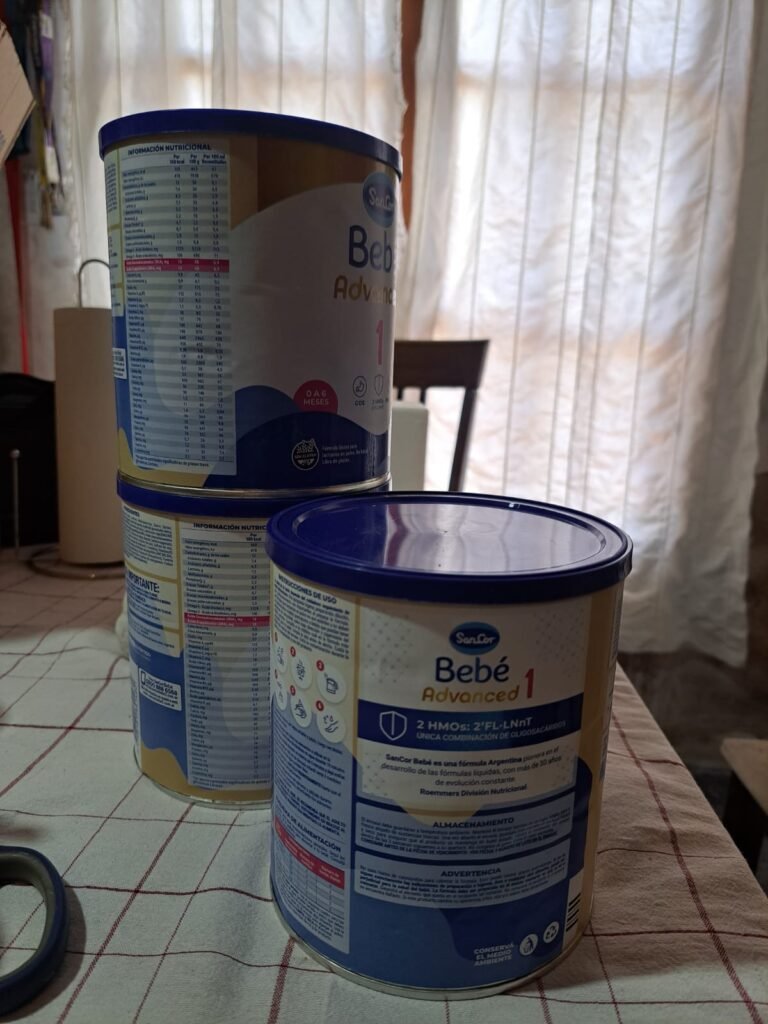 Latas de leche maternizada vacias