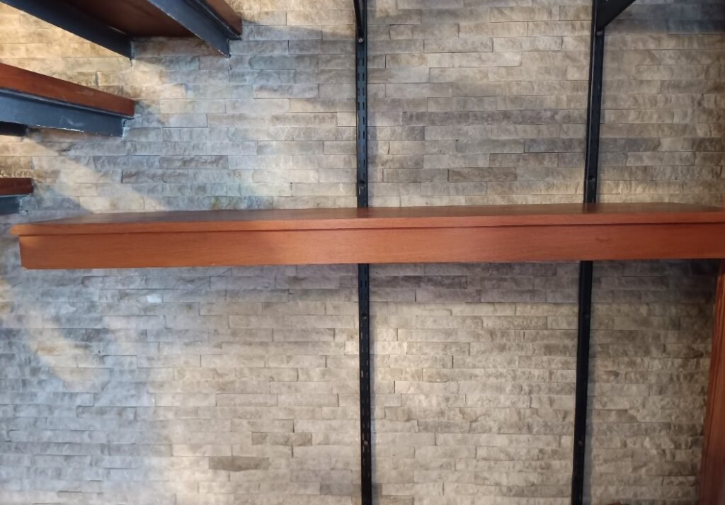 Estantes de madera