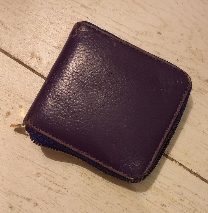Billetera cuero violeta
