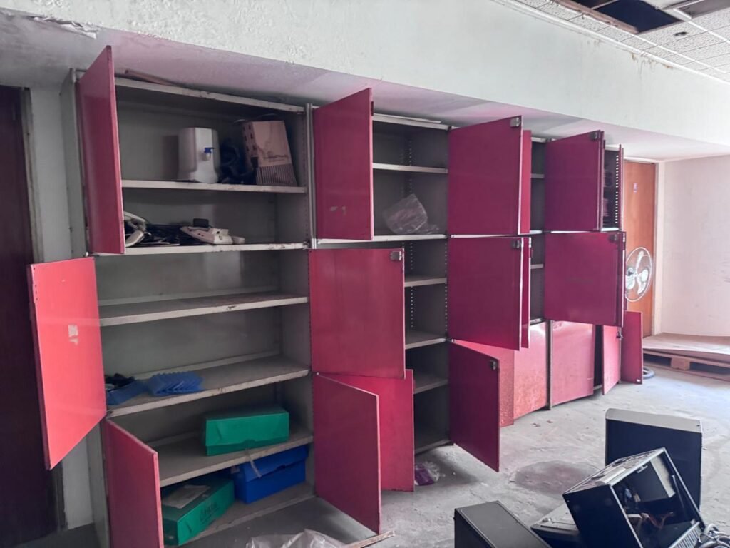 Mobiliario de metal